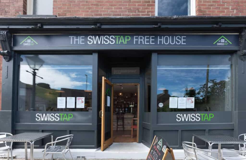 Swiss House B&B Castleton  Exterior foto